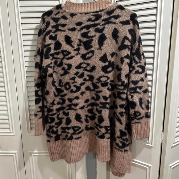 Windsor Animal Print Open Cardigan in Black and Tan - Picture 2 of 2